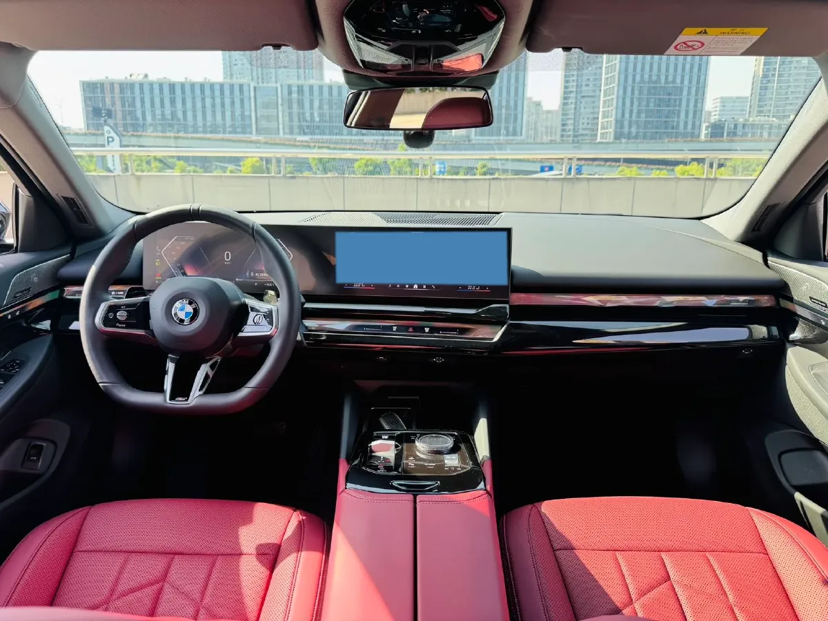 2025 BMW 5 Series 2.0T 258HP L4 8AT,autocango,china used car exporter,china ev exporter,chinese used car exporter,chinese used ev exporter