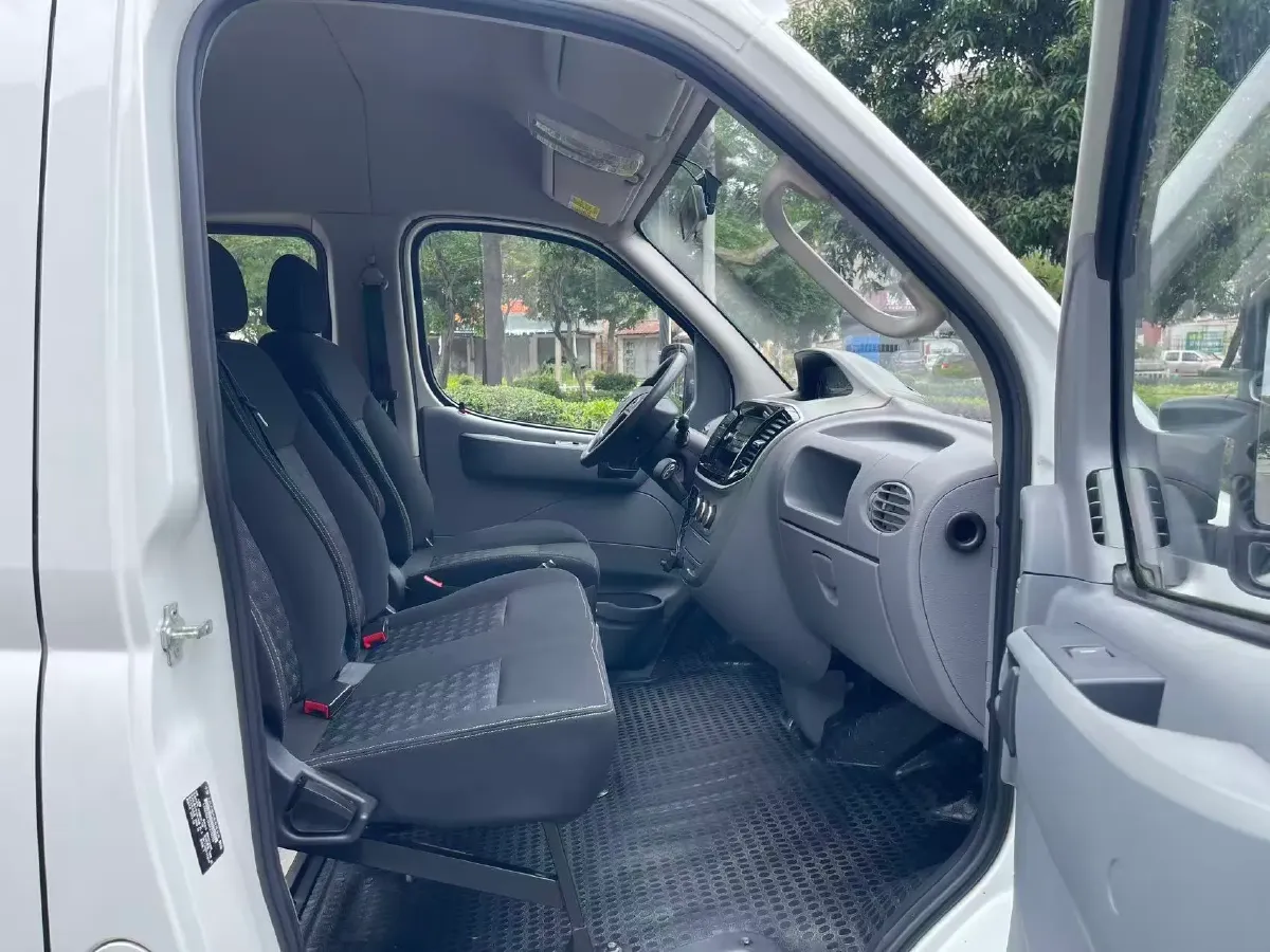 2021 MAXUS XinTu V80 2.0T 139HP L4 6MT,autocango,china used car exporter,china ev exporter,chinese used car exporter,chinese used ev exporter