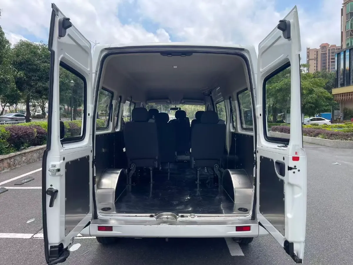 2021 MAXUS XinTu V80 2.0T 139HP L4 6MT,autocango,china used car exporter,china ev exporter,chinese used car exporter,chinese used ev exporter