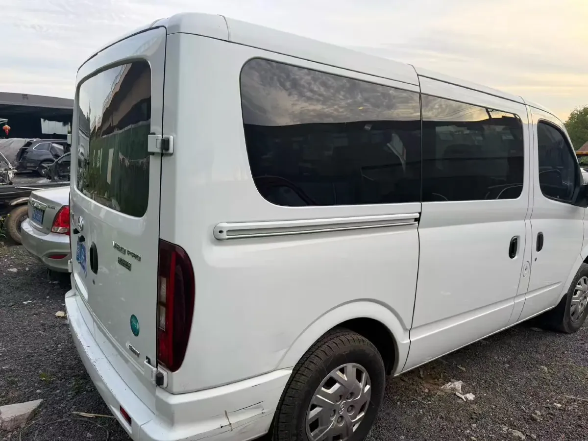 2023 MAXUS XinTu V80 2.0T 127HP L4 6AMT,autocango,china used car exporter,china ev exporter,chinese used car exporter,chinese used ev exporter