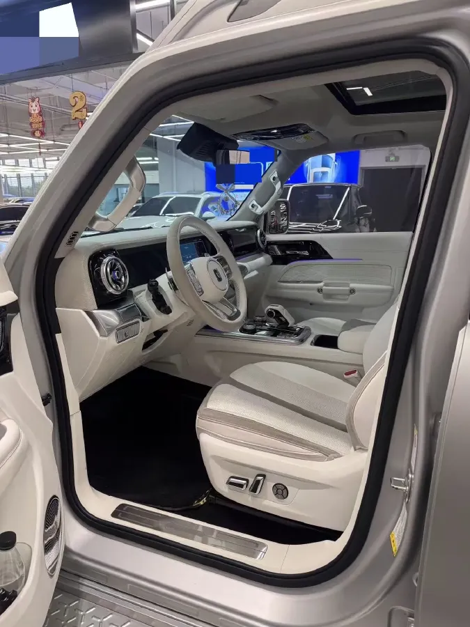 2021 Cyberspace 300 2.0T 227HP L4 8AT,autocango,china used car exporter,china ev exporter,chinese used car exporter,chinese used ev exporter