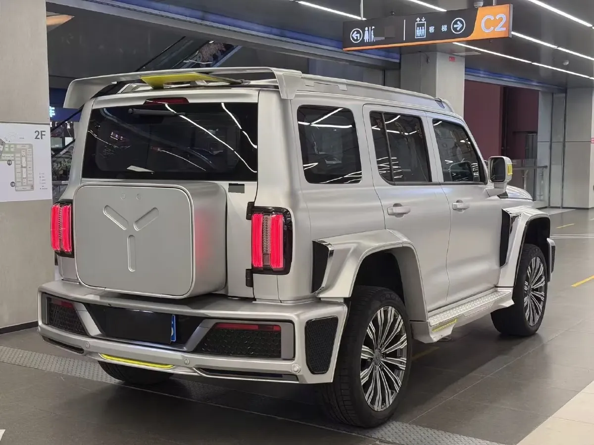 2021 Cyberspace 300 2.0T 227HP L4 8AT,autocango,china used car exporter,china ev exporter,chinese used car exporter,chinese used ev exporter