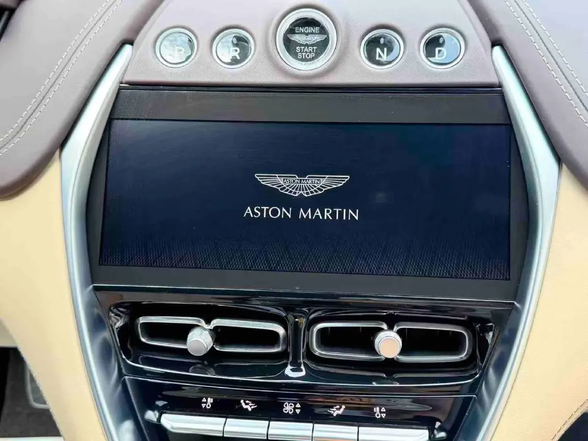 2023 Aston Martin DBX 3.0T 435HP L6 9AT,autocango,china used car exporter,china ev exporter,chinese used car exporter,chinese used ev exporter