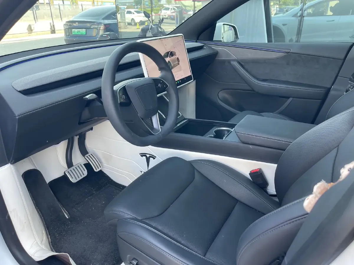 2025 Tesla Model Y L BEV,autocango,china used car exporter,china ev exporter,chinese used car exporter,chinese used ev exporter