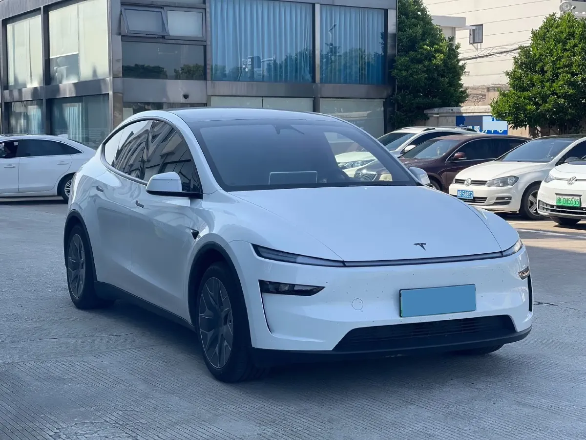 2025 Tesla Model Y L BEV,autocango,china used car exporter,china ev exporter,chinese used car exporter,chinese used ev exporter