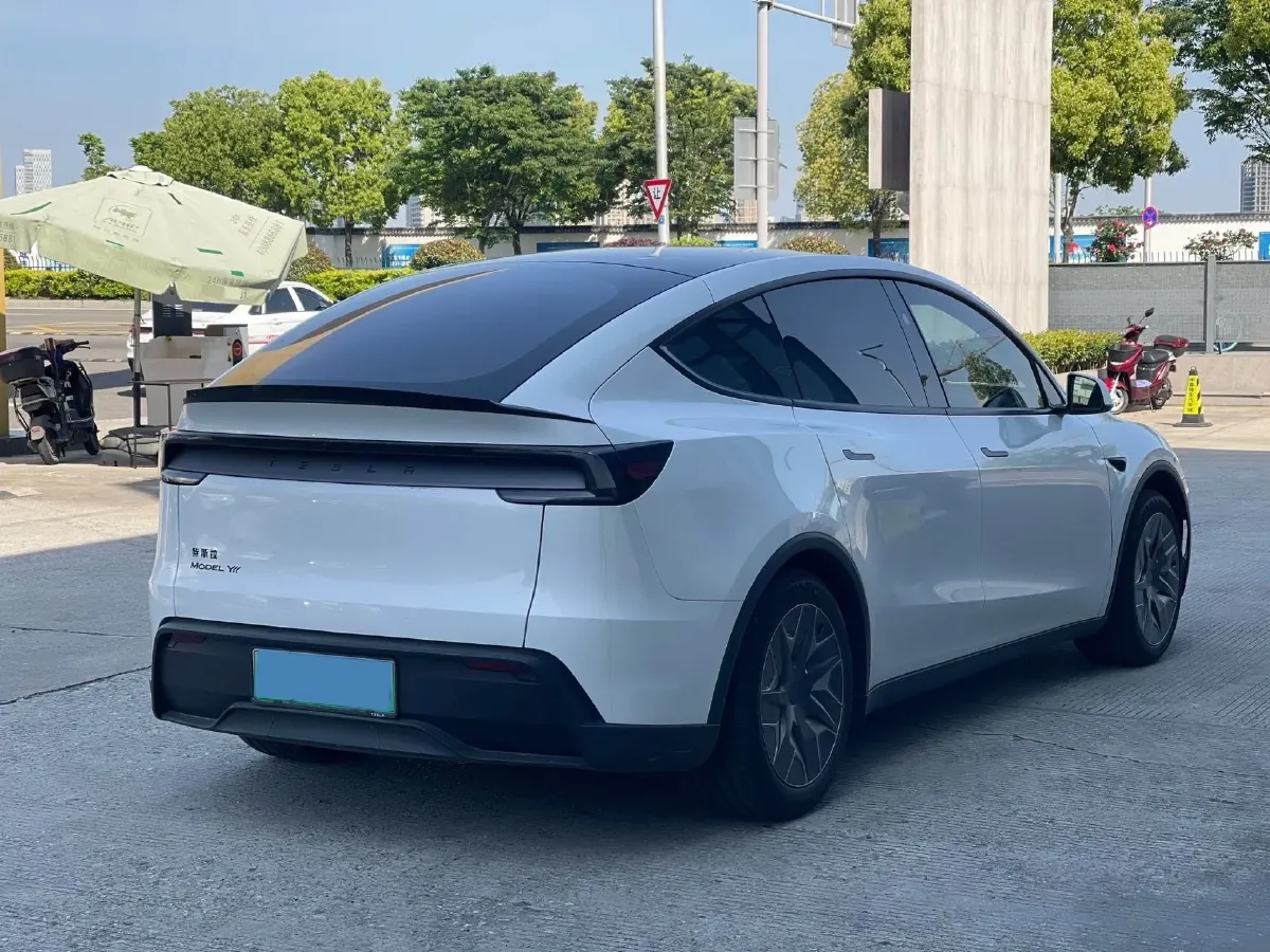 2025 Tesla Model Y L BEV,autocango,china used car exporter,china ev exporter,chinese used car exporter,chinese used ev exporter