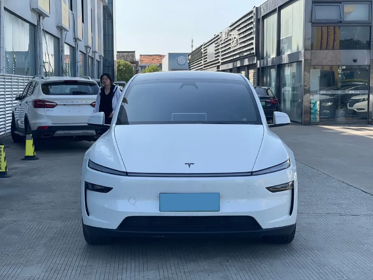 2025 Tesla Model Y L BEV,autocango,china used car exporter,china ev exporter,chinese used car exporter,chinese used ev exporter