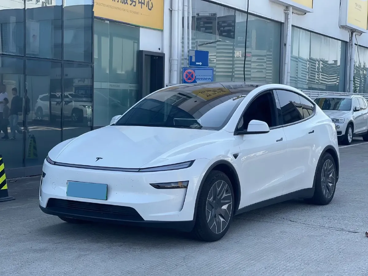 2025 Tesla Model Y L BEV,autocango,china used car exporter,china ev exporter,chinese used car exporter,chinese used ev exporter