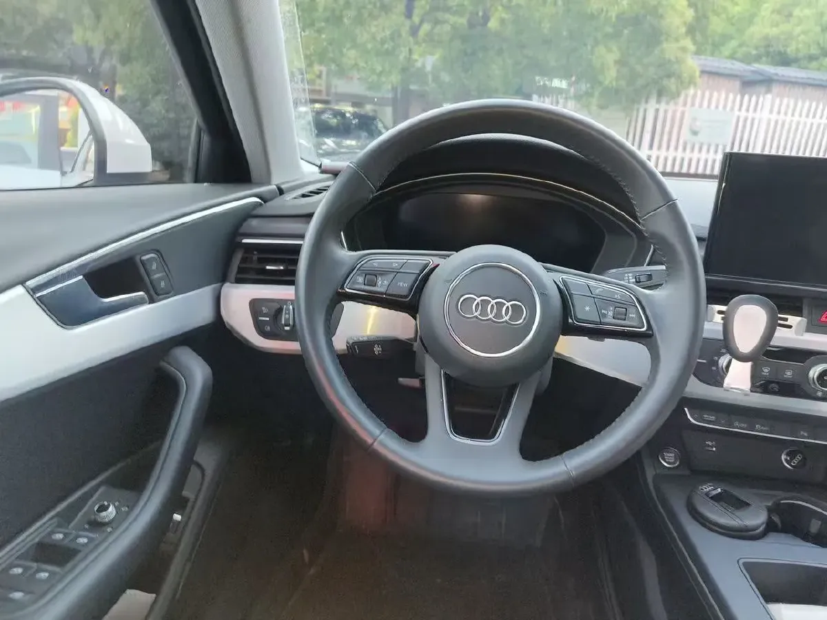 2020 Audi A4L 2.0T 190HP L4 7DCT,autocango,china used car exporter,china ev exporter,chinese used car exporter,chinese used ev exporter