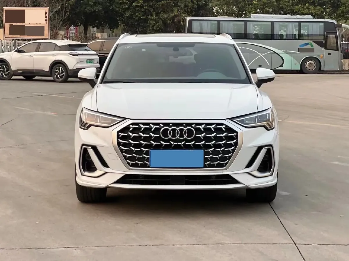 2023 Audi Q3 2.0T 186HP L4 7DCT,autocango,china used car exporter,china ev exporter,chinese used car exporter,chinese used ev exporter