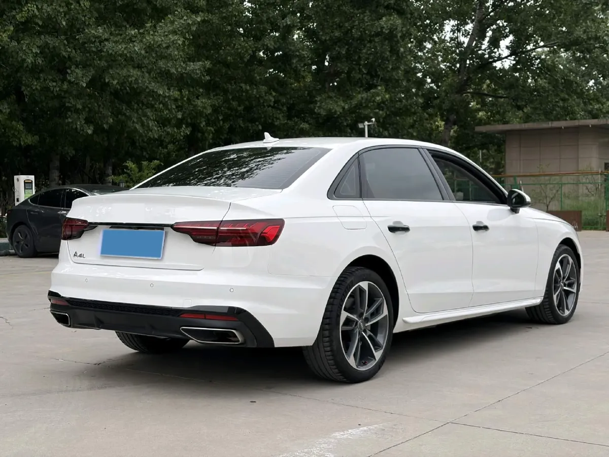 2020 Audi A4L 2.0T 190HP L4 7DCT,autocango,china used car exporter,china ev exporter,chinese used car exporter,chinese used ev exporter