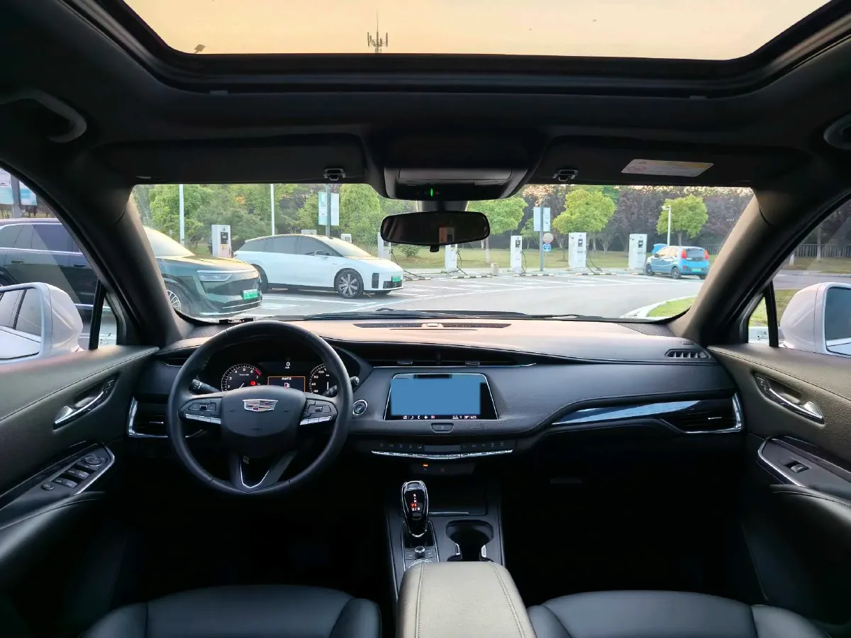 2021 Cadillac XT4 2.0T 237HP L4 9AT,autocango,china used car exporter,china ev exporter,chinese used car exporter,chinese used ev exporter