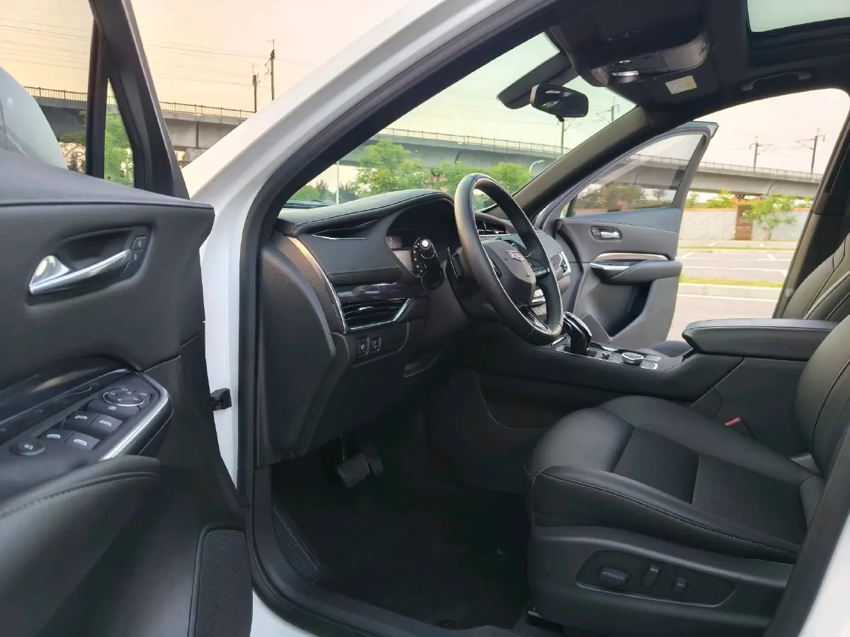2021 Cadillac XT4 2.0T 237HP L4 9AT,autocango,china used car exporter,china ev exporter,chinese used car exporter,chinese used ev exporter
