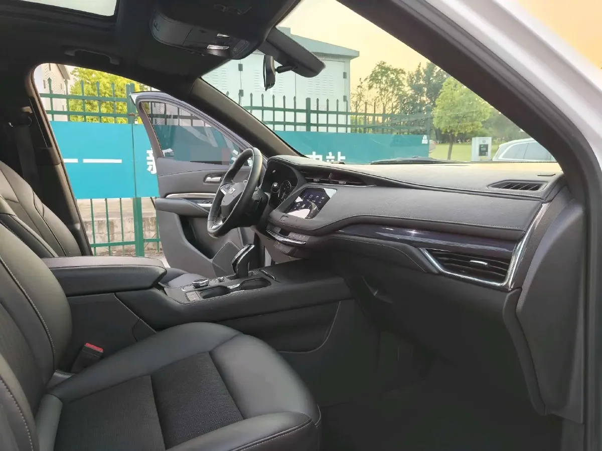 2021 Cadillac XT4 2.0T 237HP L4 9AT,autocango,china used car exporter,china ev exporter,chinese used car exporter,chinese used ev exporter