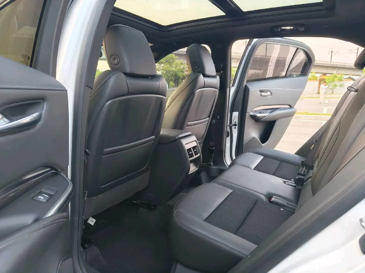 2021 Cadillac XT4 2.0T 237HP L4 9AT,autocango,china used car exporter,china ev exporter,chinese used car exporter,chinese used ev exporter