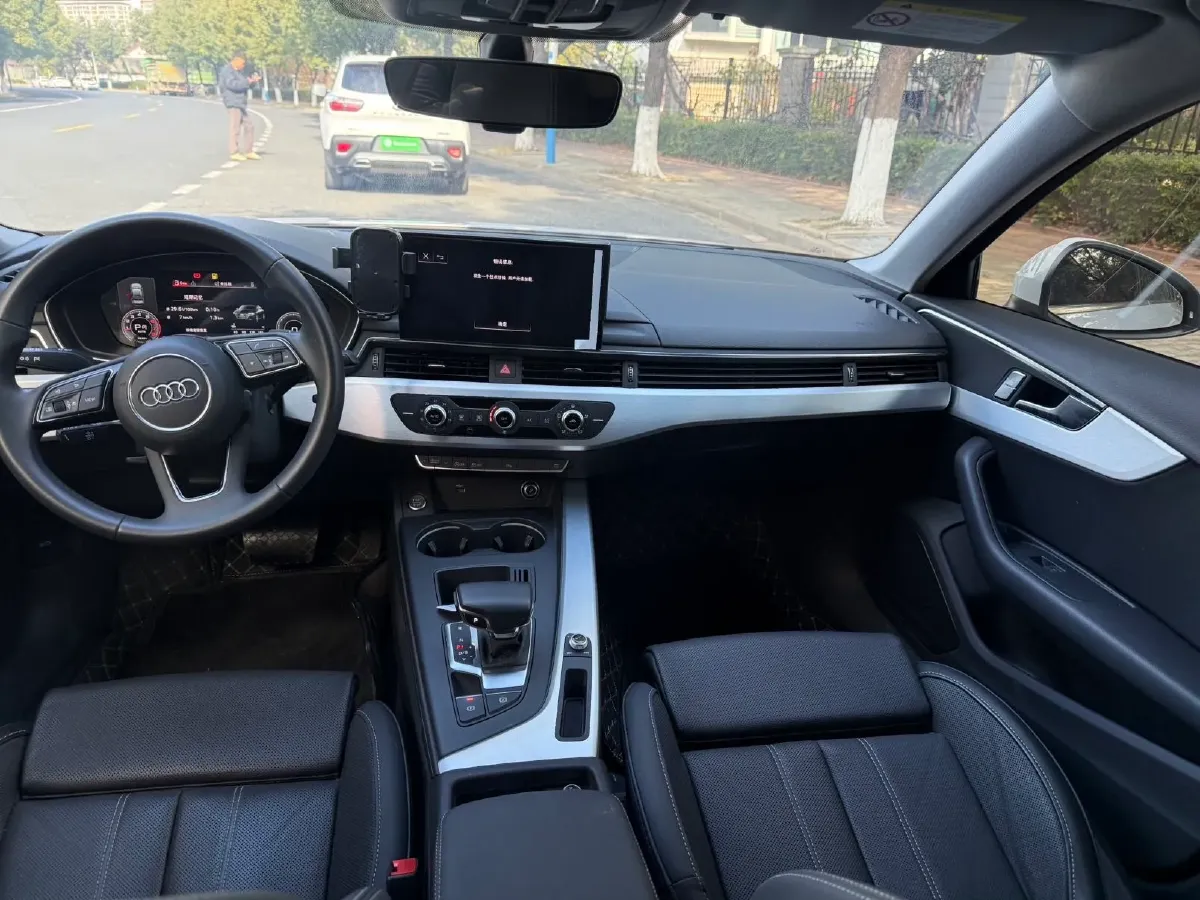 2023 Audi A4L 2.0T 190HP L4 7DCT,autocango,china used car exporter,china ev exporter,chinese used car exporter,chinese used ev exporter