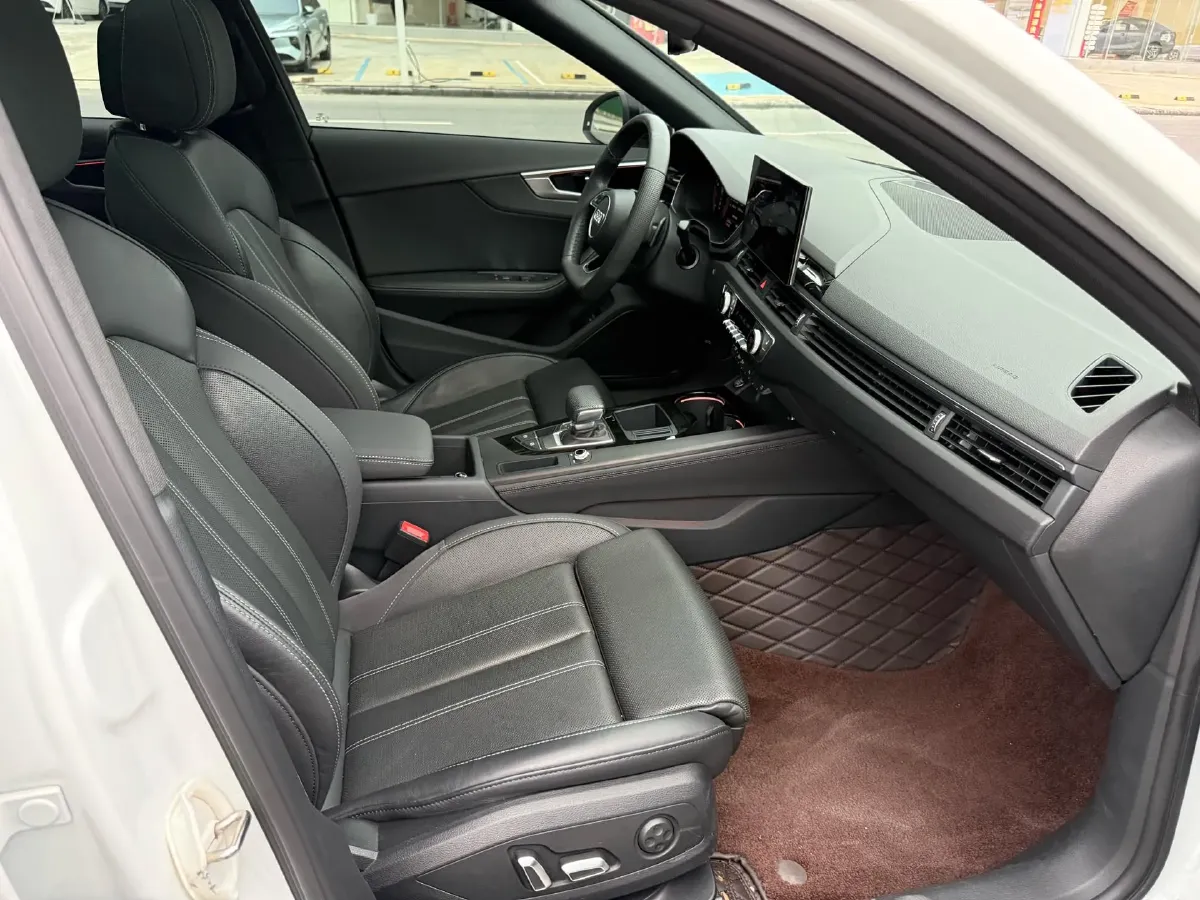 2024 Audi A4L 2.0T 190HP L4 7DCT,autocango,china used car exporter,china ev exporter,chinese used car exporter,chinese used ev exporter