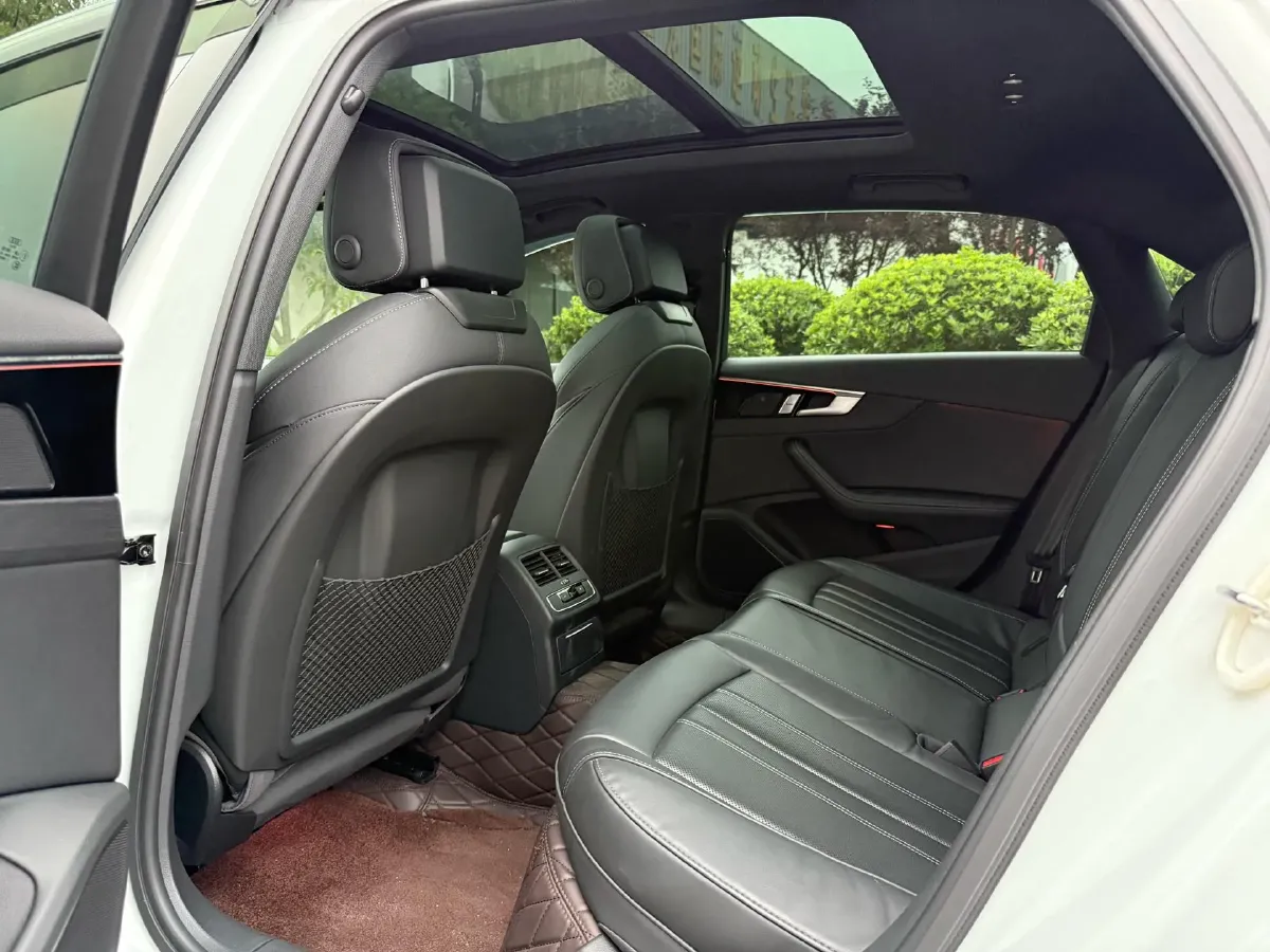 2024 Audi A4L 2.0T 190HP L4 7DCT,autocango,china used car exporter,china ev exporter,chinese used car exporter,chinese used ev exporter