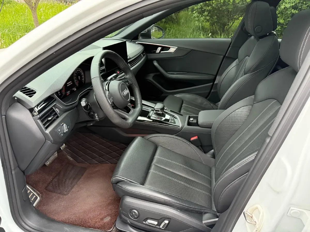 2024 Audi A4L 2.0T 190HP L4 7DCT,autocango,china used car exporter,china ev exporter,chinese used car exporter,chinese used ev exporter