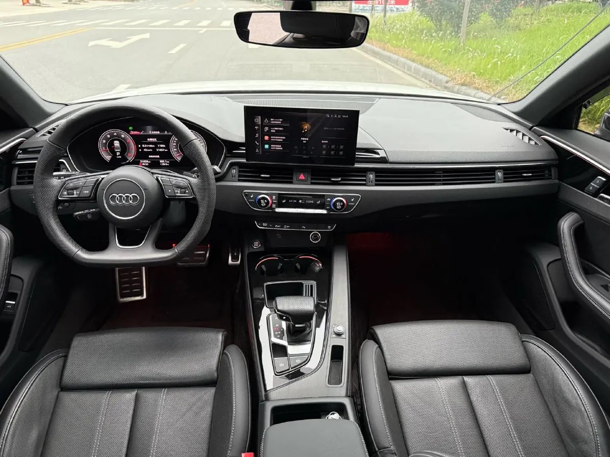 2024 Audi A4L 2.0T 190HP L4 7DCT,autocango,china used car exporter,china ev exporter,chinese used car exporter,chinese used ev exporter