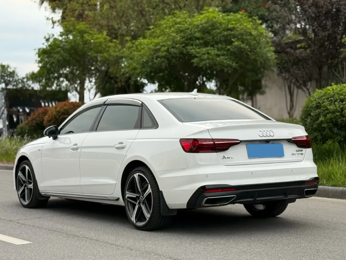 2024 Audi A4L 2.0T 190HP L4 7DCT,autocango,china used car exporter,china ev exporter,chinese used car exporter,chinese used ev exporter