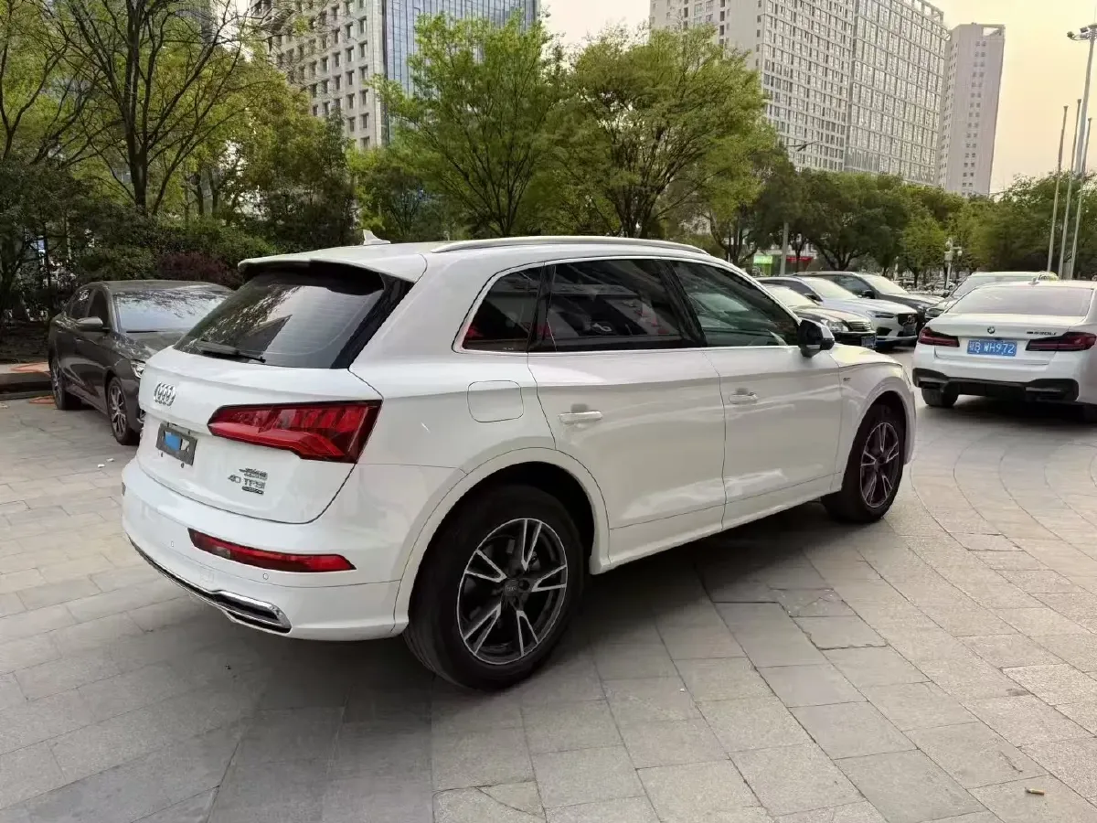 2020 Audi Q5L 2.0T 190HP L4 7DCT,autocango,china used car exporter,china ev exporter,chinese used car exporter,chinese used ev exporter