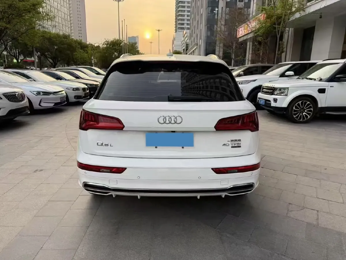2020 Audi Q5L 2.0T 190HP L4 7DCT,autocango,china used car exporter,china ev exporter,chinese used car exporter,chinese used ev exporter