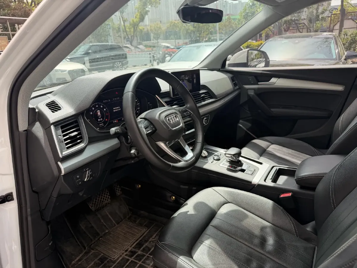 2020 Audi Q5L 2.0T 190HP L4 7DCT,autocango,china used car exporter,china ev exporter,chinese used car exporter,chinese used ev exporter