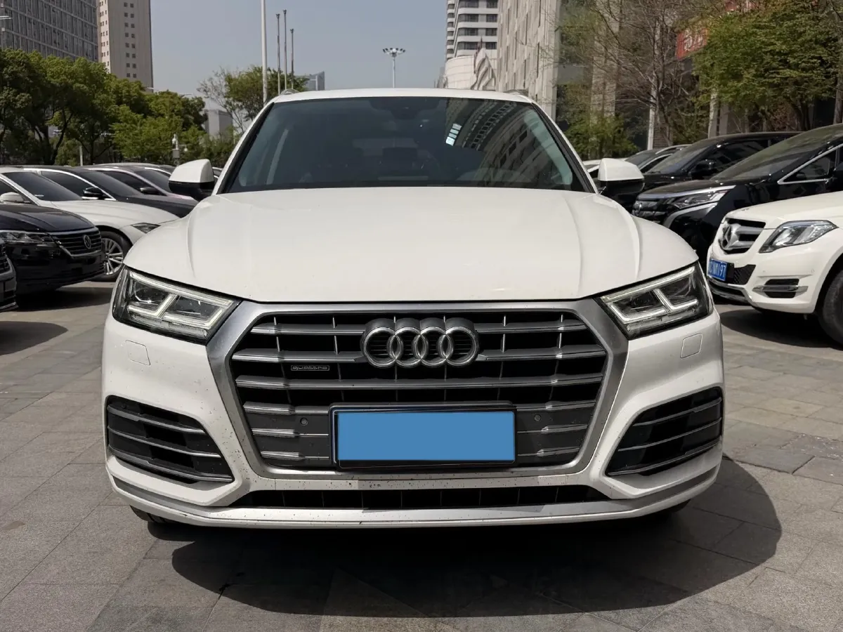 2020 Audi Q5L 2.0T 190HP L4 7DCT,autocango,china used car exporter,china ev exporter,chinese used car exporter,chinese used ev exporter