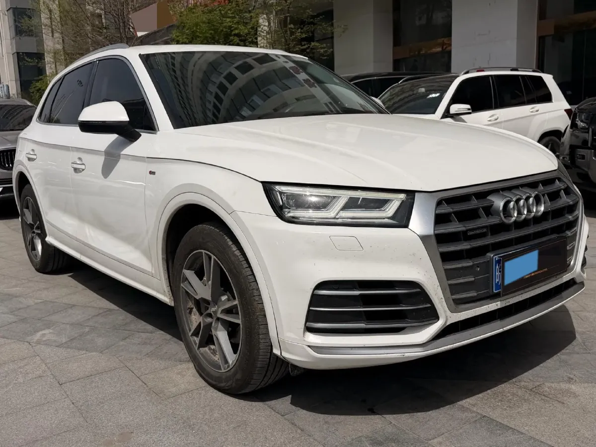 2020 Audi Q5L 2.0T 190HP L4 7DCT,autocango,china used car exporter,china ev exporter,chinese used car exporter,chinese used ev exporter