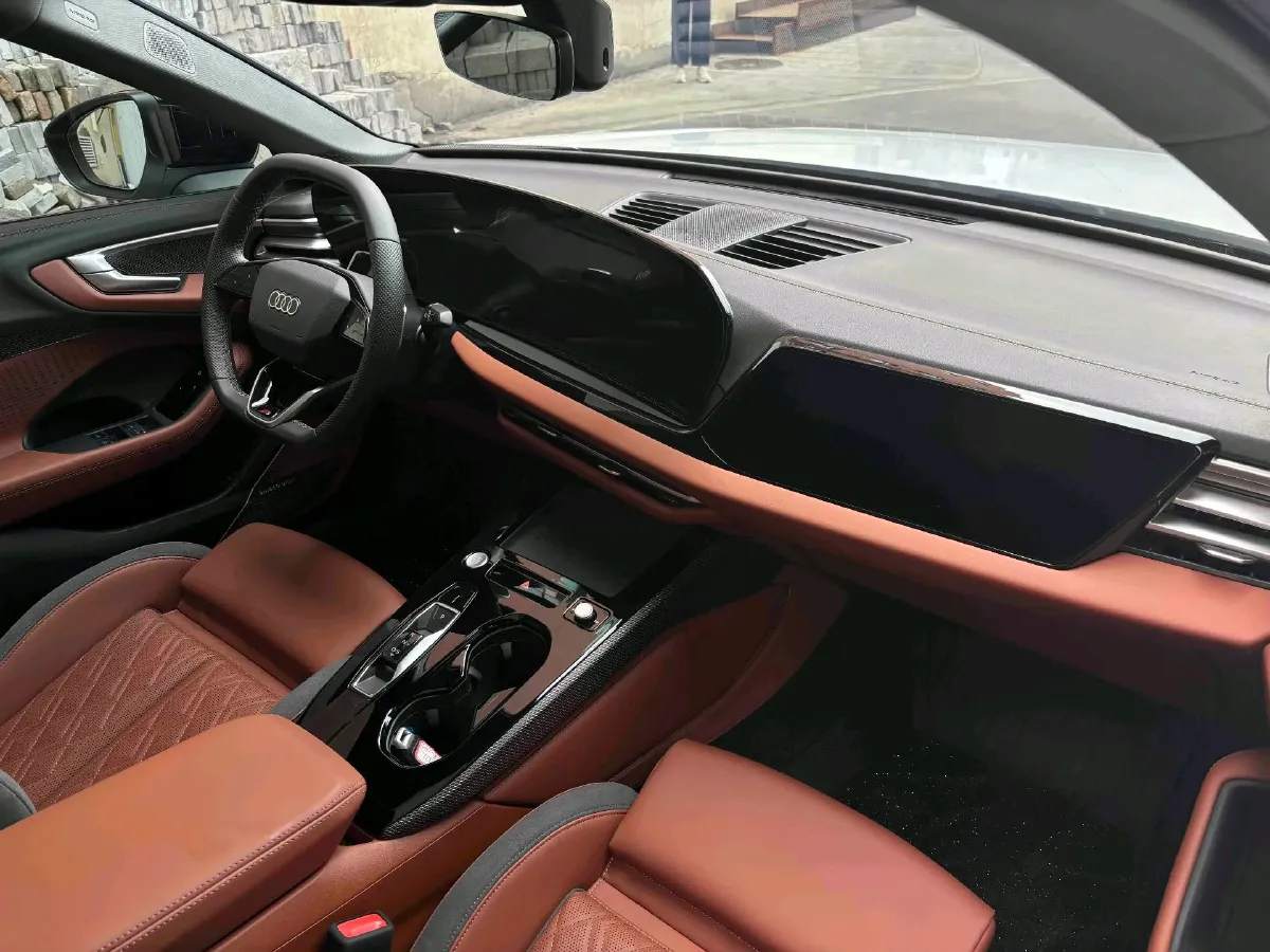 2026 Audi A5L 2.0T 204HP L4 7DCT,autocango,china used car exporter,china ev exporter,chinese used car exporter,chinese used ev exporter