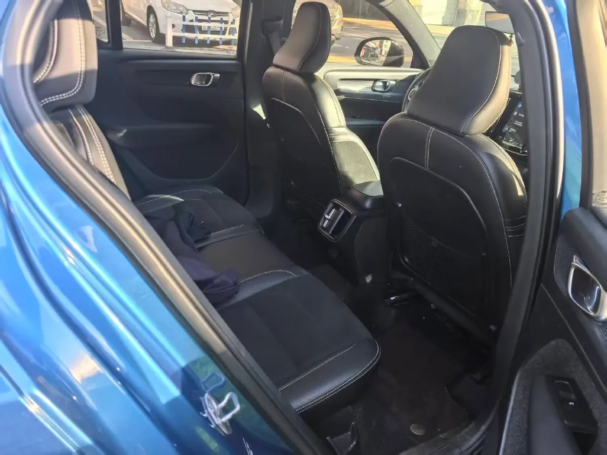 2020 Volvo XC40 2.0T 190HP L4 8AT,autocango,china used car exporter,china ev exporter,chinese used car exporter,chinese used ev exporter