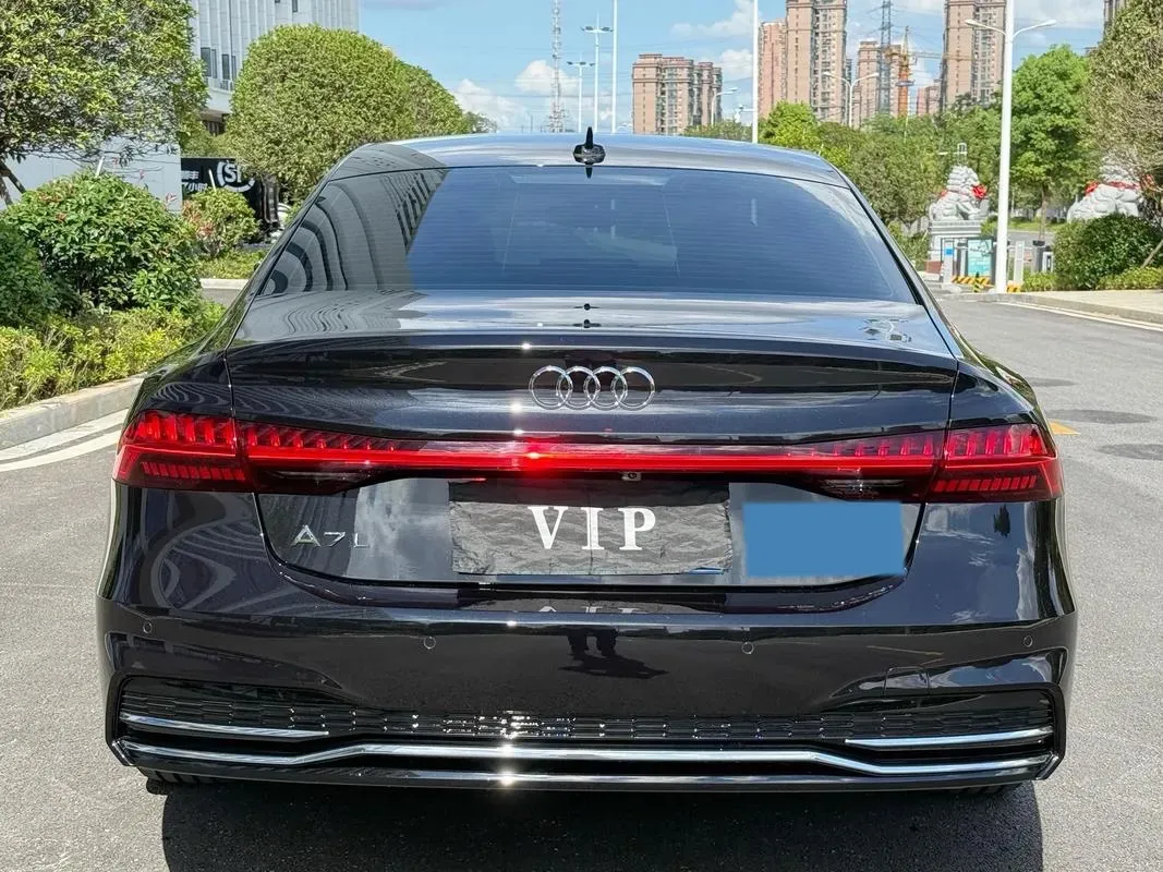 2024 Audi A7L 2.0T 245HP L4 7DCT,autocango,china used car exporter,china ev exporter,chinese used car exporter,chinese used ev exporter