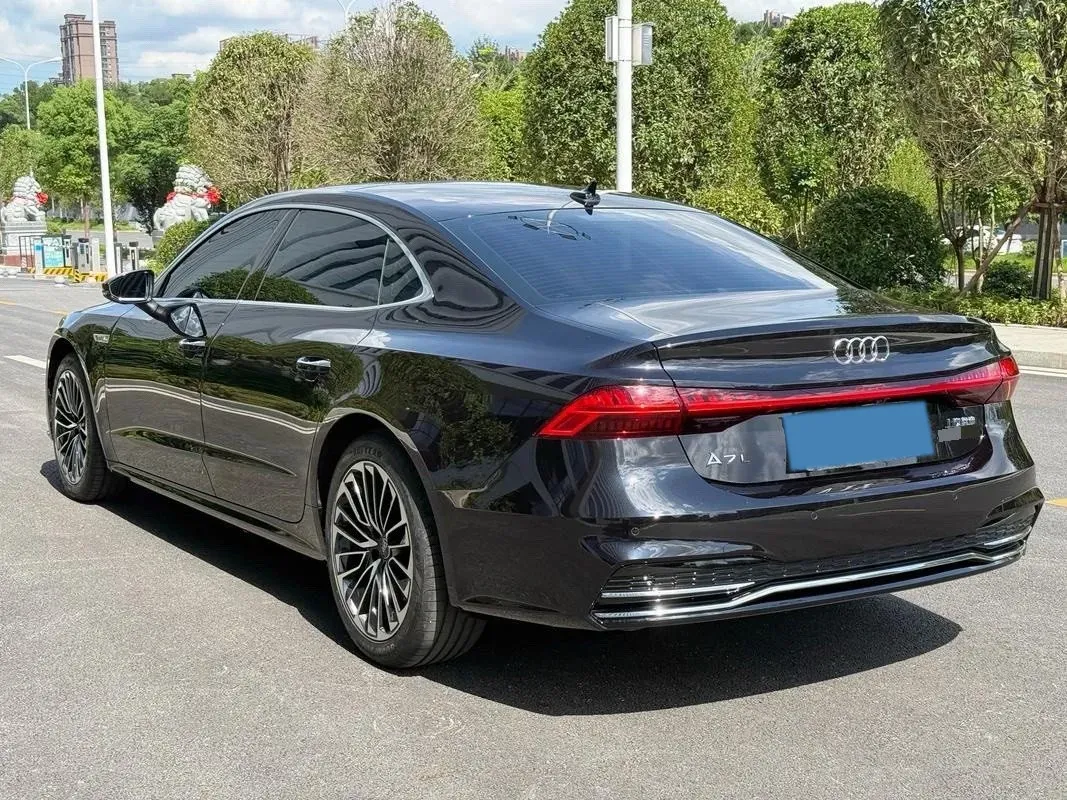 2024 Audi A7L 2.0T 245HP L4 7DCT,autocango,china used car exporter,china ev exporter,chinese used car exporter,chinese used ev exporter