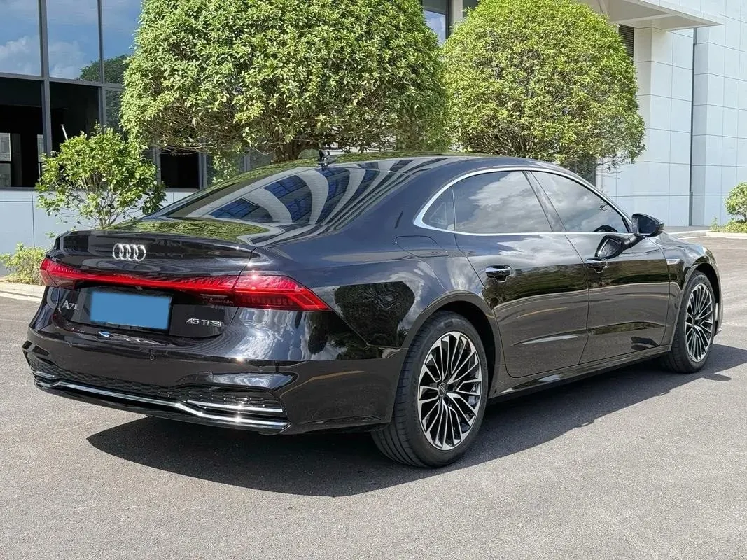 2024 Audi A7L 2.0T 245HP L4 7DCT,autocango,china used car exporter,china ev exporter,chinese used car exporter,chinese used ev exporter