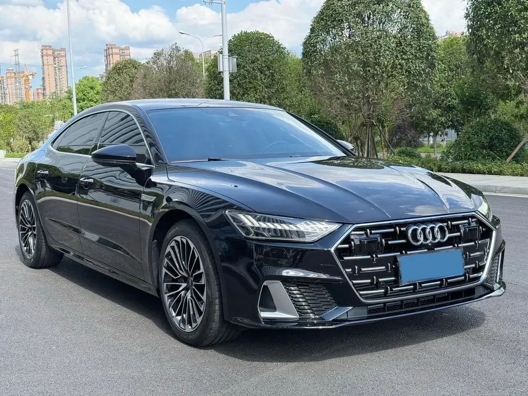 2024 Audi A7L 2.0T 245HP L4 7DCT,autocango,china used car exporter,china ev exporter,chinese used car exporter,chinese used ev exporter