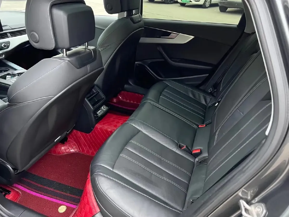 2023 Audi A4L 2.0T 190HP L4 7DCT,autocango,china used car exporter,china ev exporter,chinese used car exporter,chinese used ev exporter