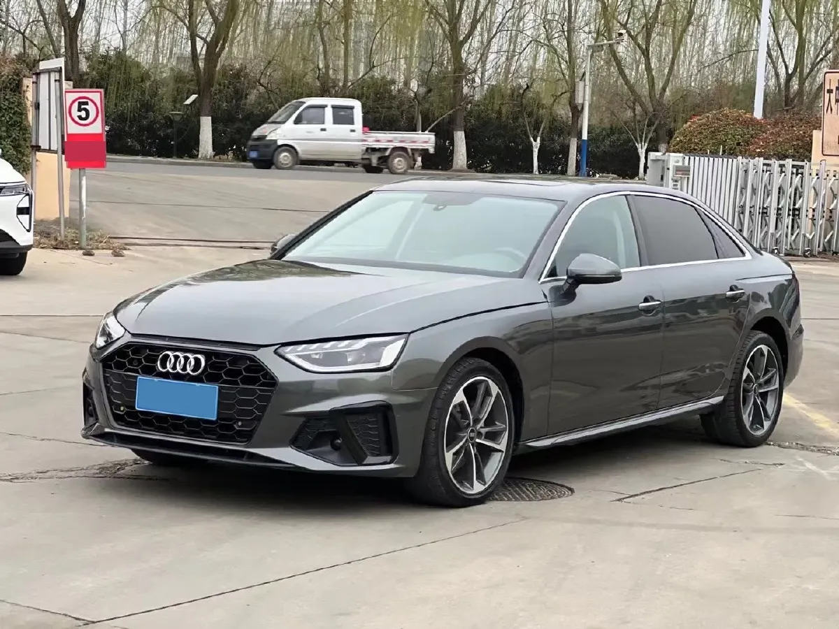 2023 Audi A4L 2.0T 190HP L4 7DCT,autocango,china used car exporter,china ev exporter,chinese used car exporter,chinese used ev exporter
