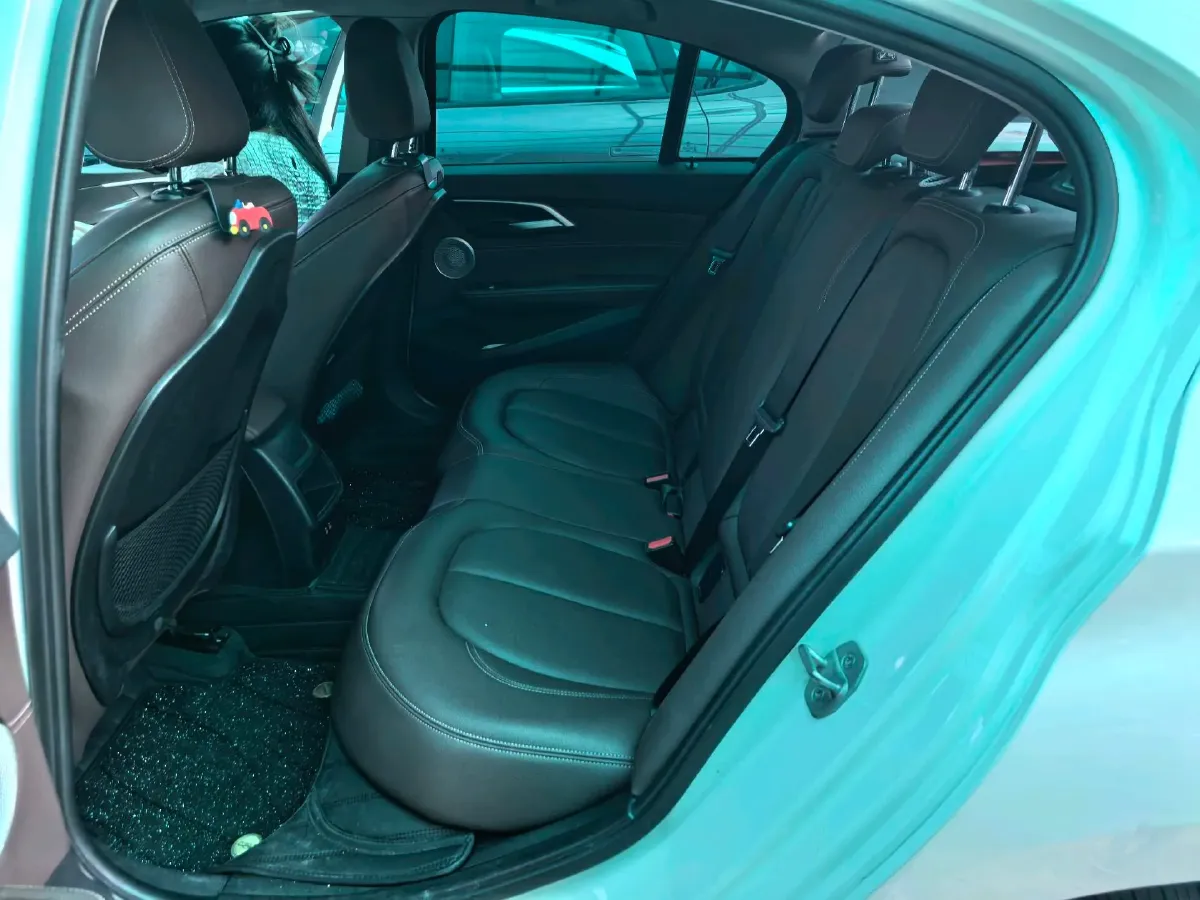2021 BMW 1 Series 1.5T 140HP L3 7DCT,autocango,china used car exporter,china ev exporter,chinese used car exporter,chinese used ev exporter