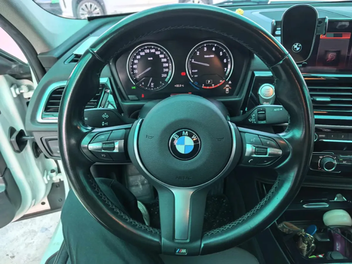 2021 BMW 1 Series 1.5T 140HP L3 7DCT,autocango,china used car exporter,china ev exporter,chinese used car exporter,chinese used ev exporter