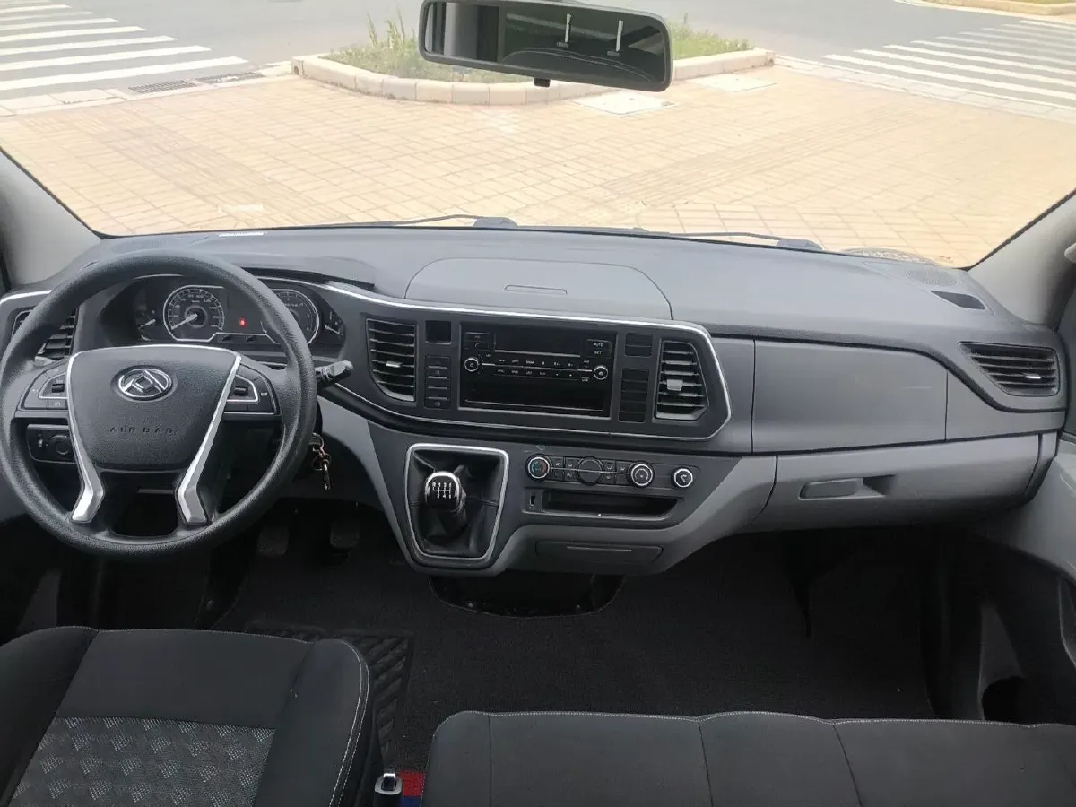 2021 MAXUS XinTu V80 2.0T 127HP L4 6MT,autocango,china used car exporter,china ev exporter,chinese used car exporter,chinese used ev exporter