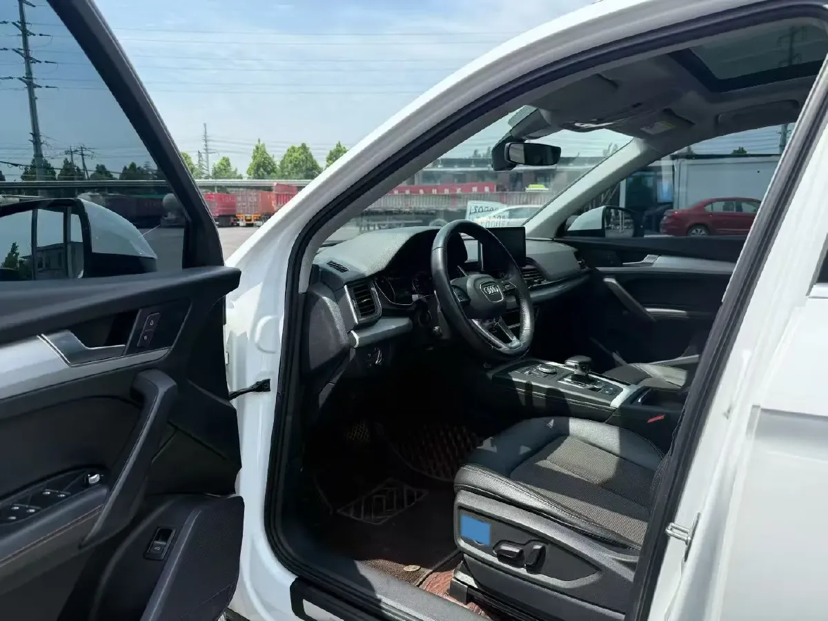 2020 Audi Q5L 2.0T 190HP L4 7DCT,autocango,china used car exporter,china ev exporter,chinese used car exporter,chinese used ev exporter