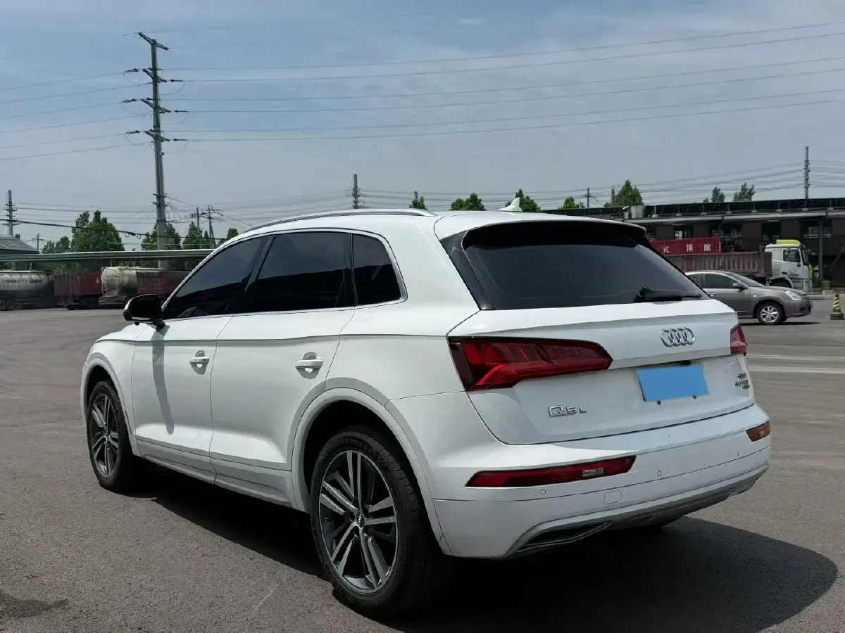2020 Audi Q5L 2.0T 190HP L4 7DCT,autocango,china used car exporter,china ev exporter,chinese used car exporter,chinese used ev exporter