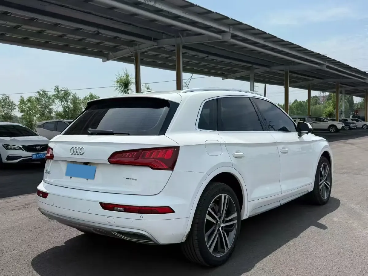 2020 Audi Q5L 2.0T 190HP L4 7DCT,autocango,china used car exporter,china ev exporter,chinese used car exporter,chinese used ev exporter