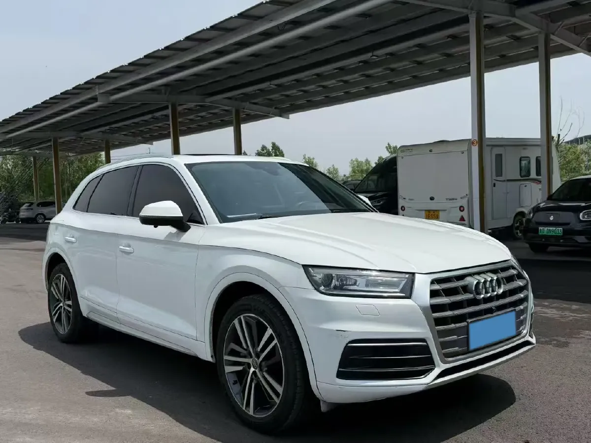 2020 Audi Q5L 2.0T 190HP L4 7DCT,autocango,china used car exporter,china ev exporter,chinese used car exporter,chinese used ev exporter