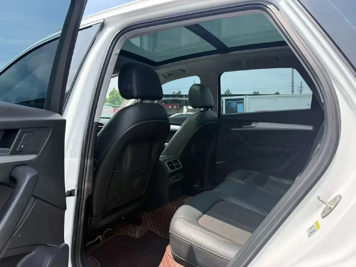 2020 Audi Q5L 2.0T 190HP L4 7DCT,autocango,china used car exporter,china ev exporter,chinese used car exporter,chinese used ev exporter