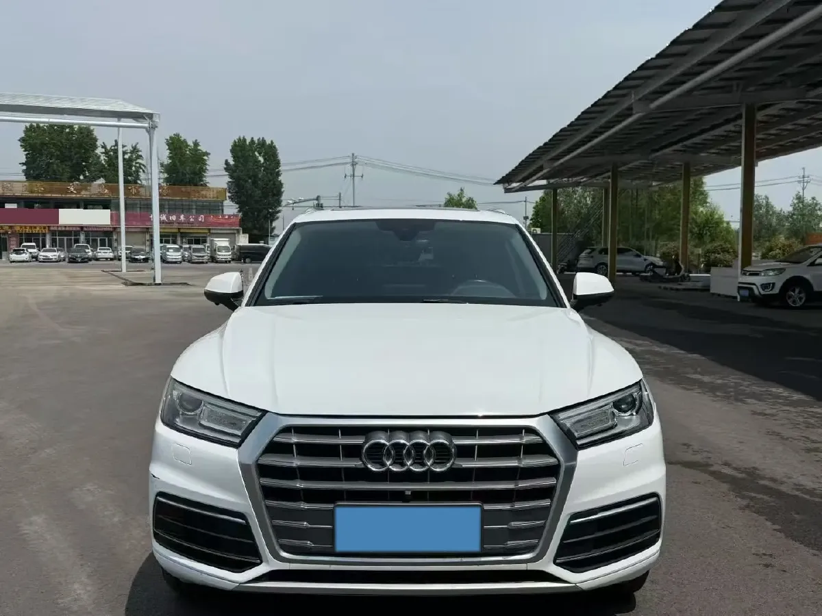 2020 Audi Q5L 2.0T 190HP L4 7DCT,autocango,china used car exporter,china ev exporter,chinese used car exporter,chinese used ev exporter