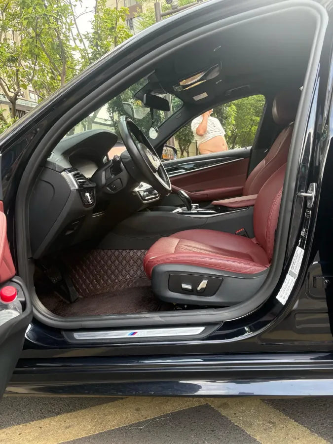 2022 BMW 5 Series 2.0T 184HP L4 8AT,autocango,china used car exporter,china ev exporter,chinese used car exporter,chinese used ev exporter