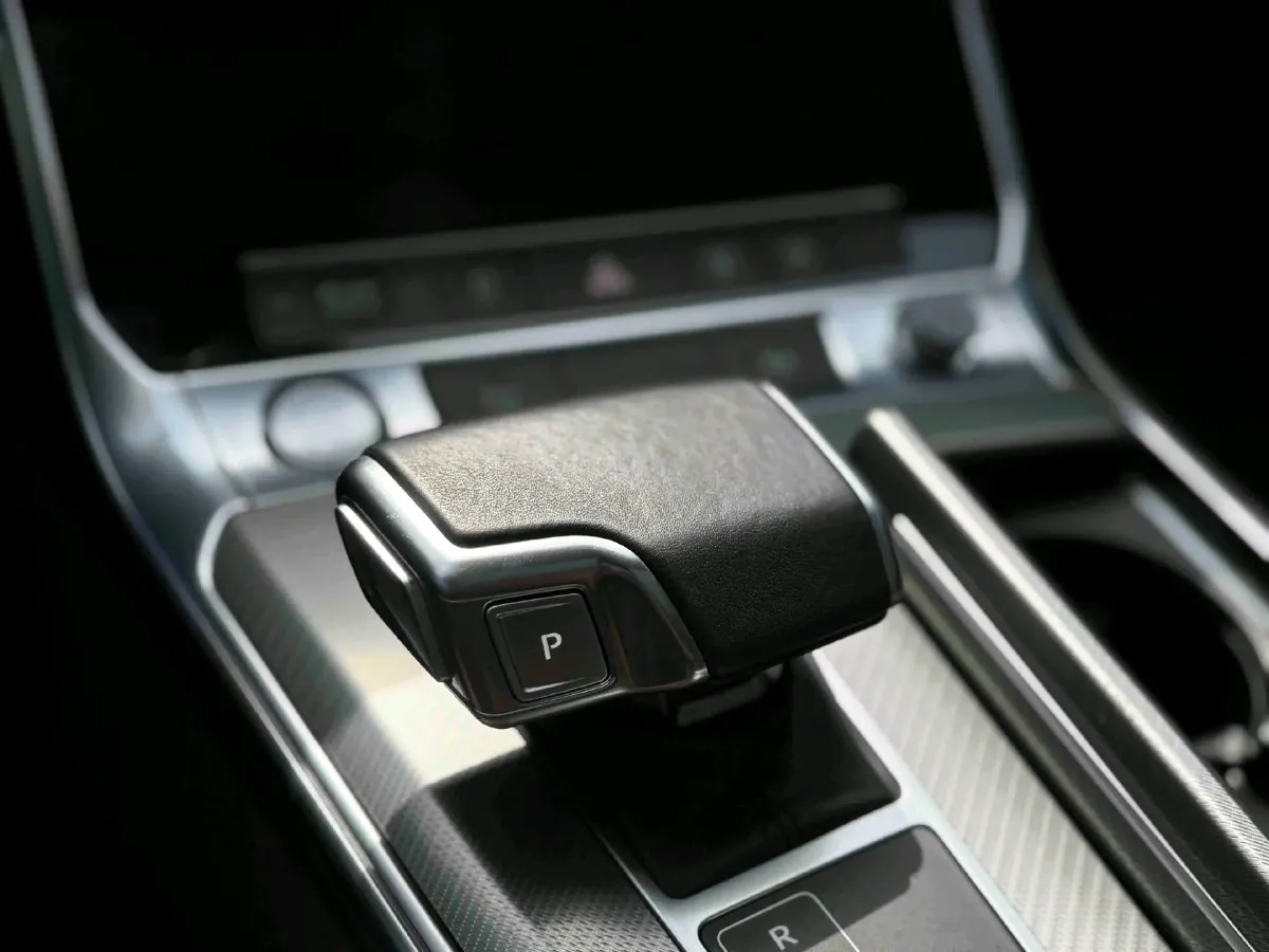 2020 Audi A6L 2.0T 224HP L4 7DCT,autocango,china used car exporter,china ev exporter,chinese used car exporter,chinese used ev exporter
