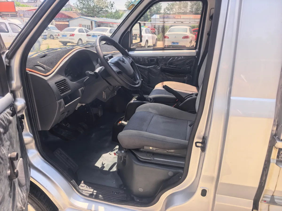 2022 WuLing RongGuang Mini Truck 1.5L 99HP L4 5MT,autocango,china used car exporter,china ev exporter,chinese used car exporter,chinese used ev exporter